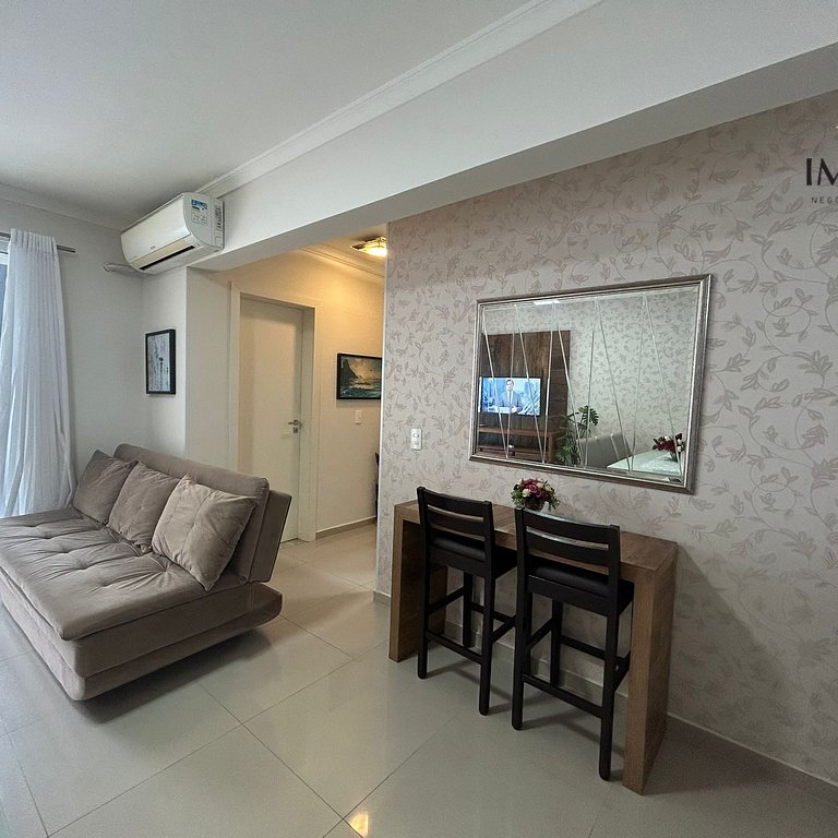 037C - Apartamento 2 dormitórios na praia de Bombas