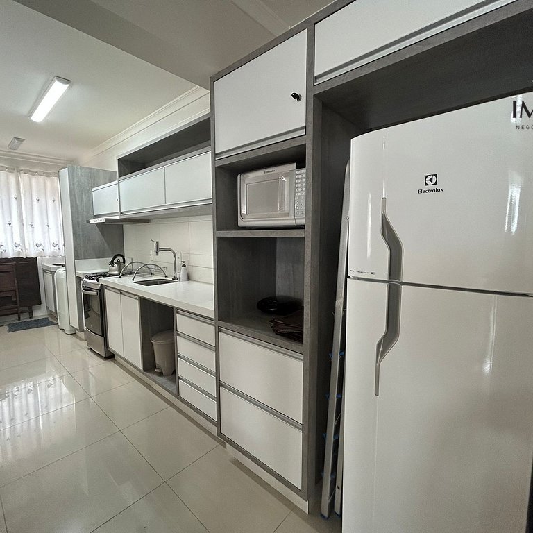 037C - Apartamento 2 dormitórios na praia de Bombas