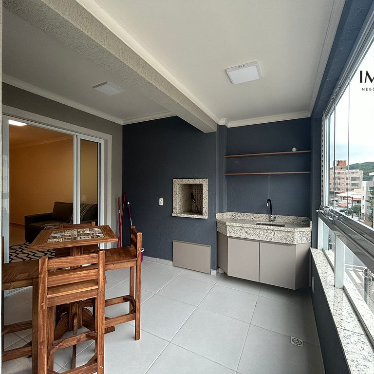 518 - Apartamento com 3 quartos em Bombas
