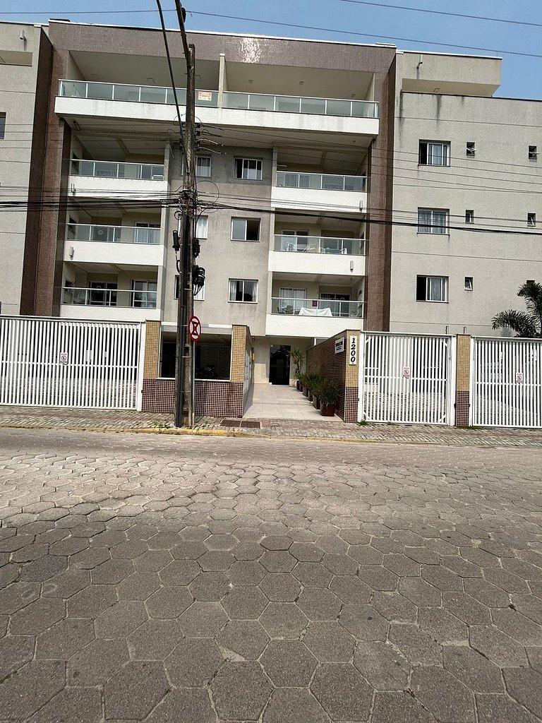 177 - Apartamento aconchegante localizado na praia de Bombas