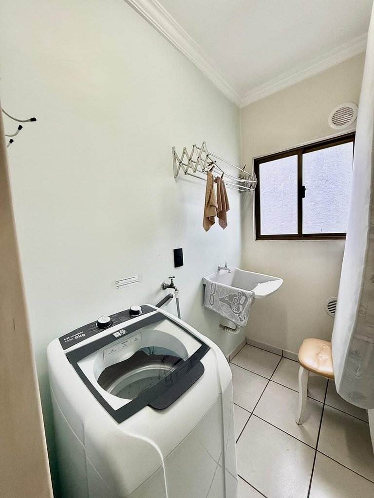 745 - Excelente Apto 2 Quartos na Praia de Bombas