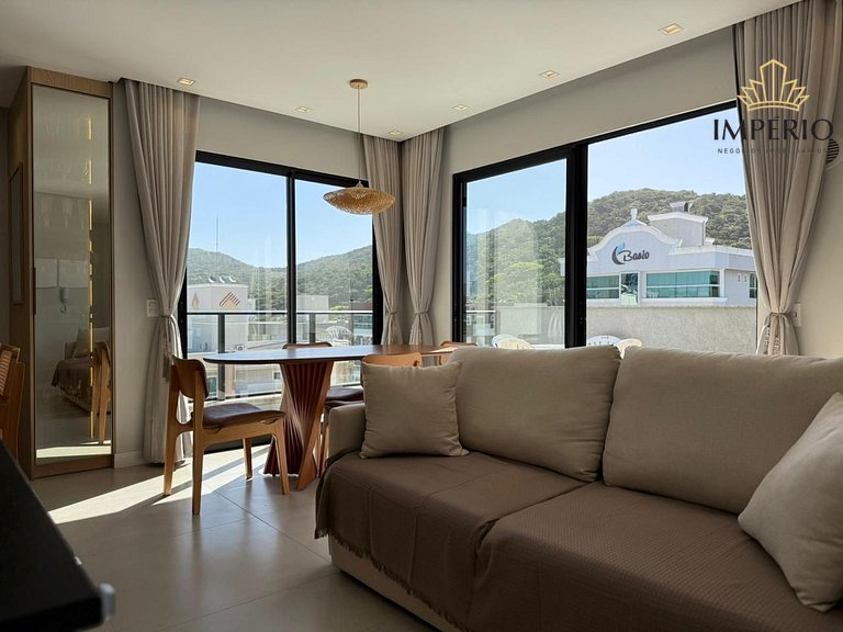 757 - Cobertura a poucos metros do mar em Bombas