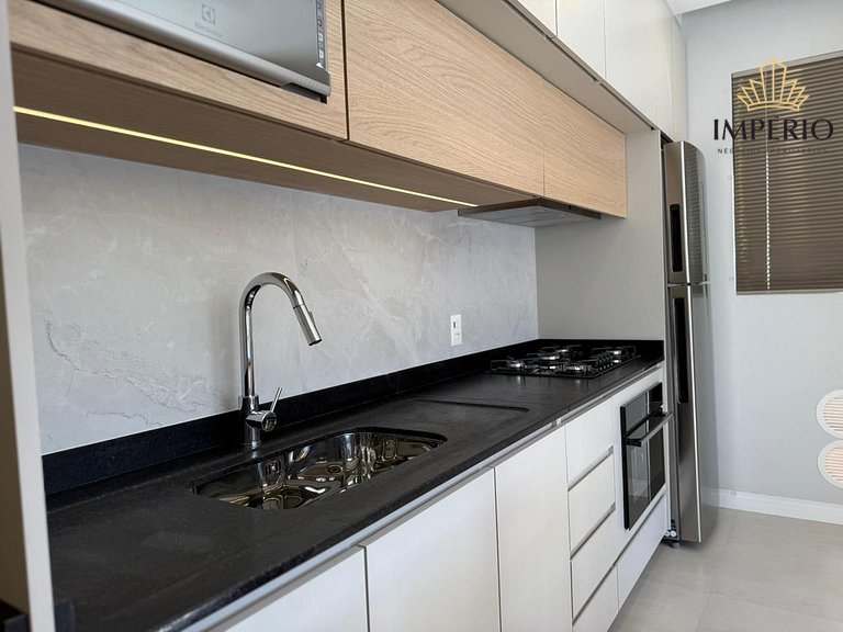 757 - Cobertura a poucos metros do mar em Bombas