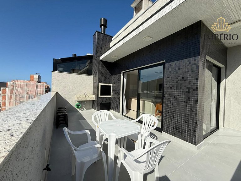 757 - Cobertura a poucos metros do mar em Bombas