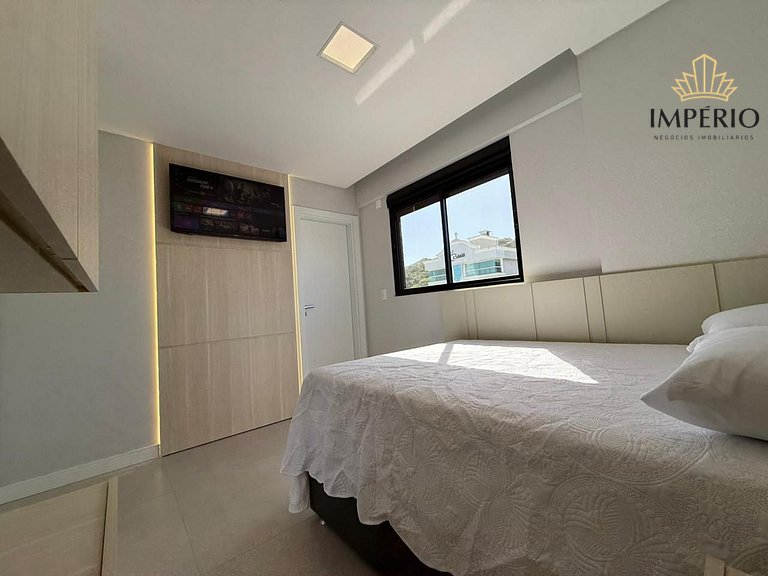 757 - Cobertura a poucos metros do mar em Bombas