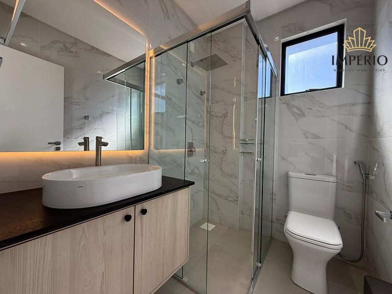 757 - Cobertura a poucos metros do mar em Bombas