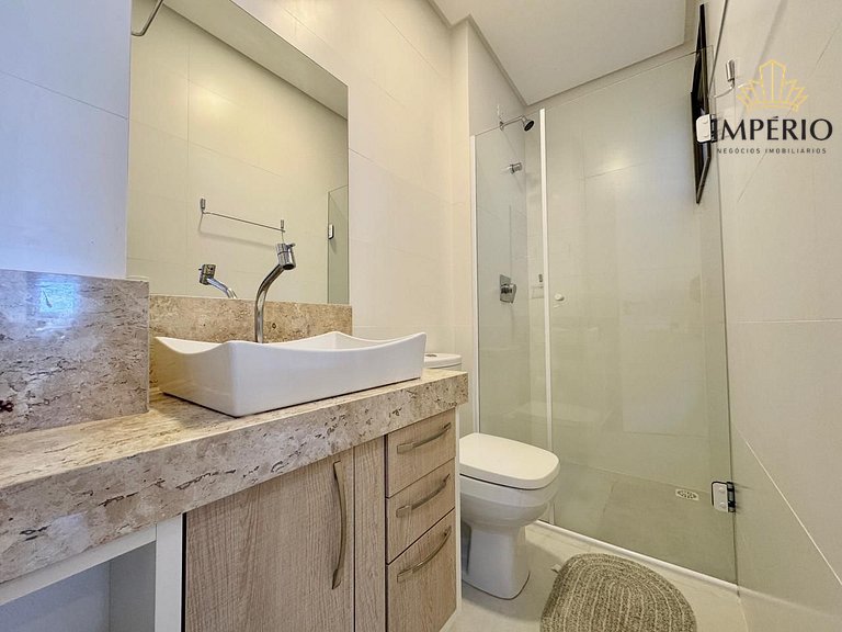 002A - Lindo apartamento no centro de Bombinhas