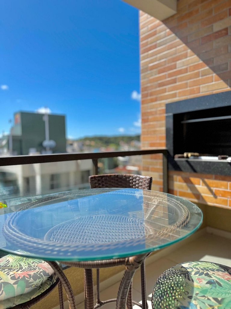 002A - Lindo apartamento no centro de Bombinhas