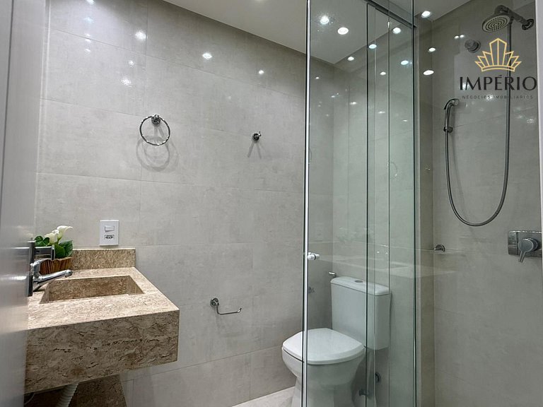 768 - Lindo apartamento a 100M na praia de Bombas