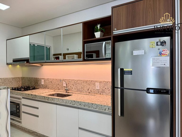 768 - Lindo apartamento a 100M na praia de Bombas