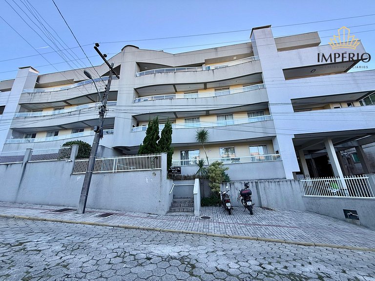 540C - Apto com 02 quartos no Centro de Bombinhas.